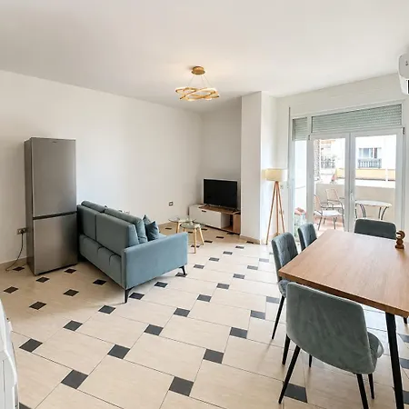 Sky Six - 2br Balcony - Steps From Center
