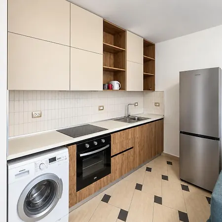 Daire Sky Six - 2br Balcony - Steps From Center Tiran
