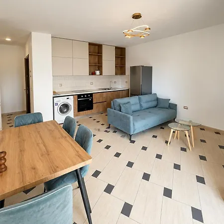 Sky Six - 2br Balcony - Steps From Center