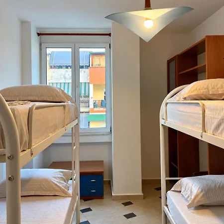 Sky Six - 2br Balcony - Steps From Center Daire