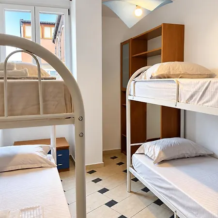Sky Six - 2br Balcony - Steps From Center Daire Tiran
