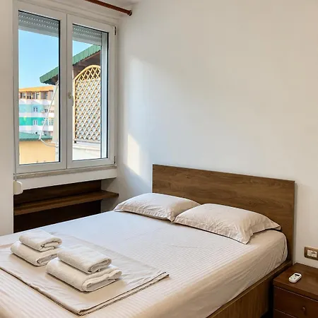 Sky Six - 2br Balcony - Steps From Center *