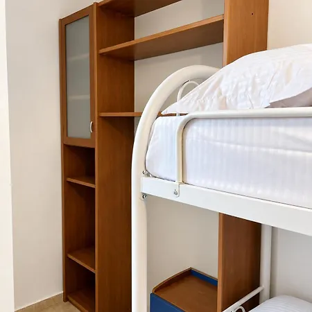 Sky Six - 2br Balcony - Steps From Center Daire Tiran