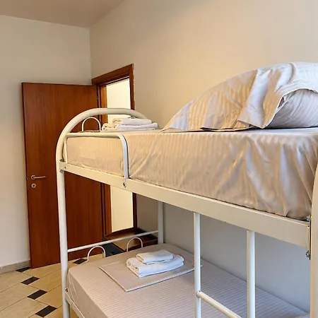 Sky Six - 2br Balcony - Steps From Center Daire Tiran