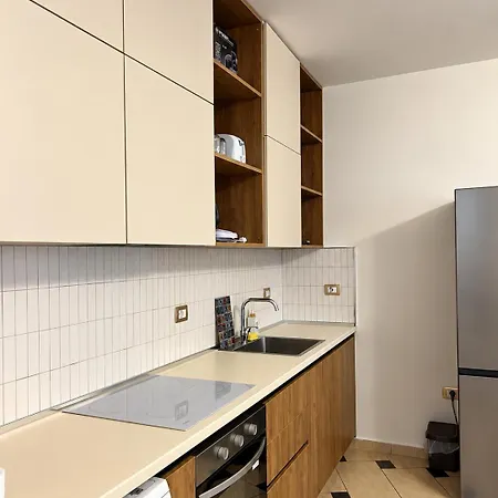 Daire Sky Six - 2br Balcony - Steps From Center Tiran