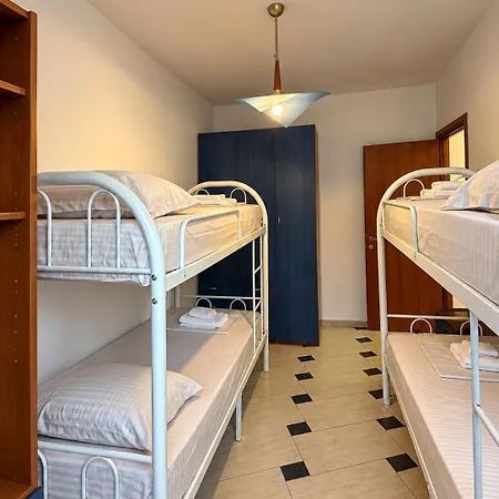 Sky Six - 2br Balcony - Steps From Center Tiran