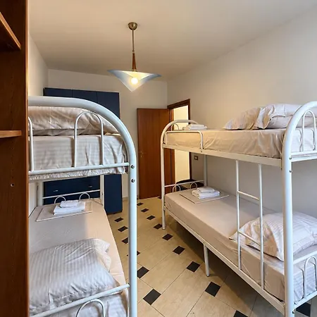 Daire Sky Six - 2br Balcony - Steps From Center *