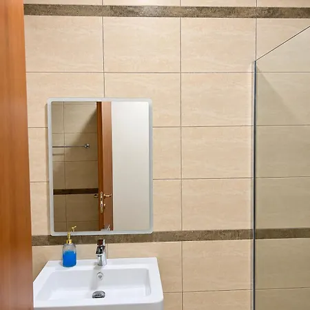 Sky Six - 2br Balcony - Steps From Center Daire *